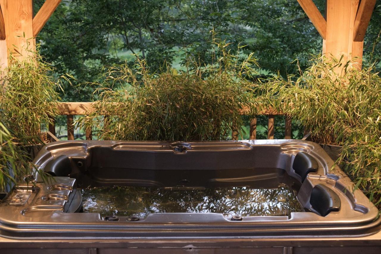 Le Domaine Des Pres Verts Suites & Chambres Avec Jacuzzi Privatif Jouey Dış mekan fotoğraf
