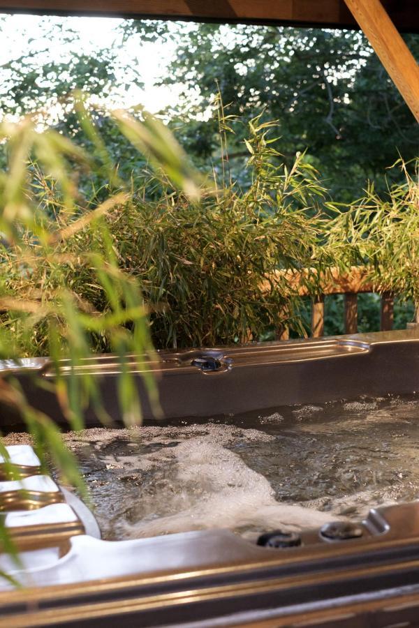 Le Domaine Des Pres Verts Suites & Chambres Avec Jacuzzi Privatif Jouey Dış mekan fotoğraf